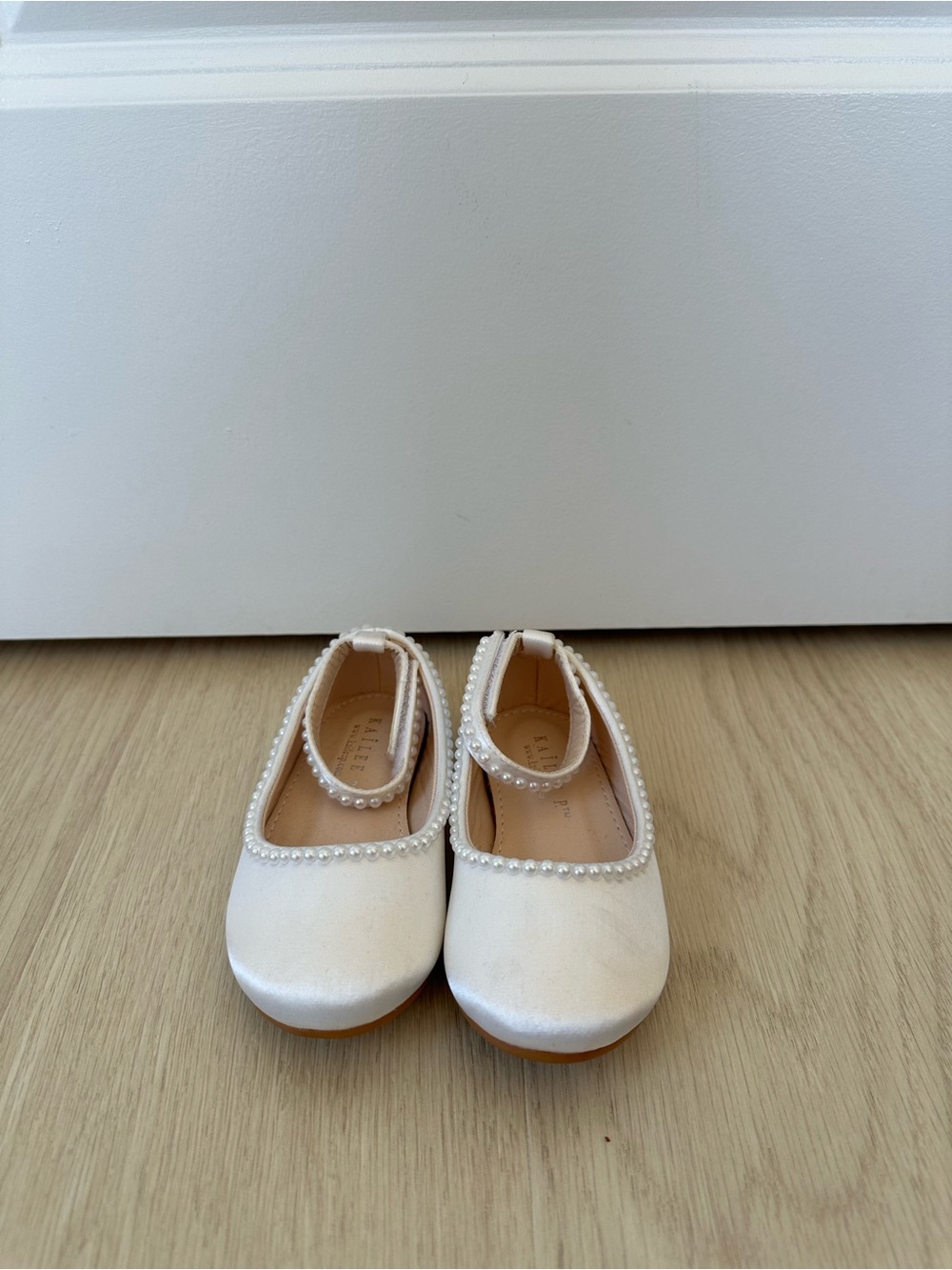 Pearl-Trim White Mary Jane Dress Shoes for Girls